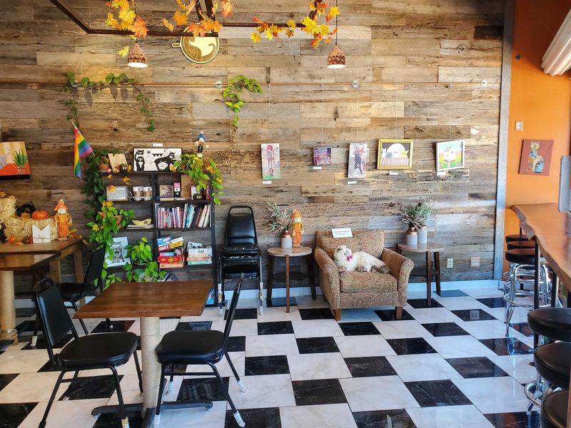 Surprising Reasons This Midwest Flyover State Has More Free Time Than The Rest Of Us - Decor Hint Relaxed Pace of Service Encourages Patience