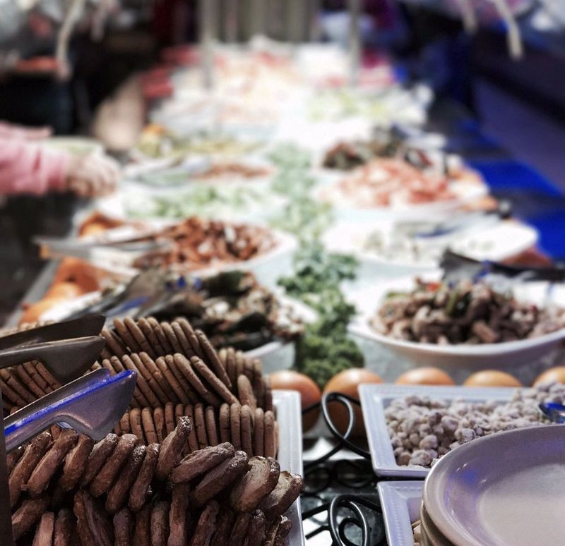This All-You-Can-Eat Buffet In Massachusetts Feels Like A Hug On A Plate - Decor Hint Local Favorite Known For Consistency And Flavor