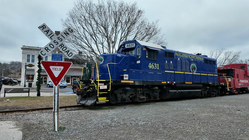 All Aboard! 12 Scenic Train Trips Across Georgia Worth Taking - Decor Hint North Georgia Wine Train, Blue Ridge