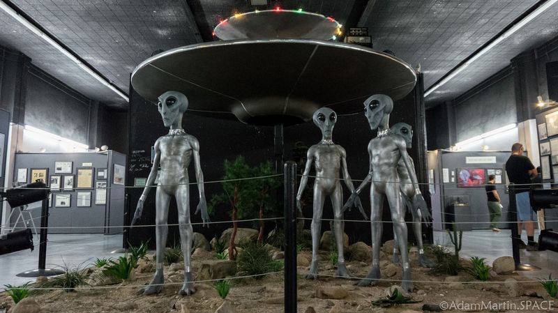 14 New Mexico Tourist Traps That Locals Avoid Like The Plague (But Visitors Can't Resist) - Decor Hint Roswell's UFO Museum