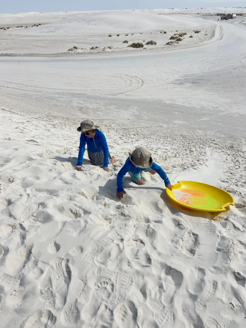 14 New Mexico Tourist Traps That Locals Avoid Like The Plague (But Visitors Can't Resist) - Decor Hint White Sands Gift Shop Sledding Rentals