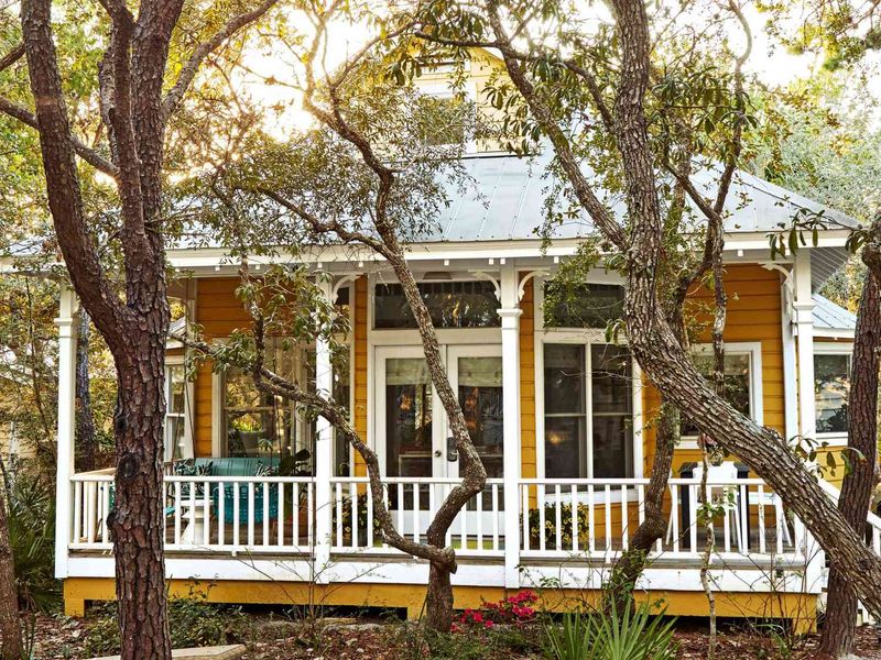 Home Design Trends In Florida People Don't Like - Decor Hint Tiny Windows