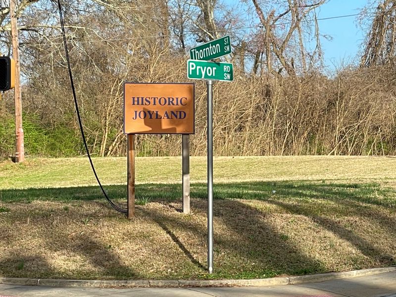 10 Forgotten Georgia Amusement Parks Slowly Being Reclaimed By Nature - Decor Hint Joyland Park (Atlanta)