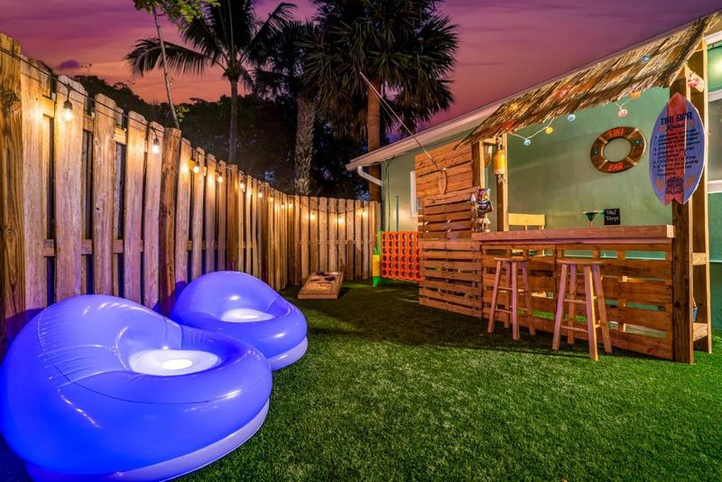 12 Florida Home Décor Styles That Scream Tourist Not Timeless - Decor Hint Tiki Bar Home Edition