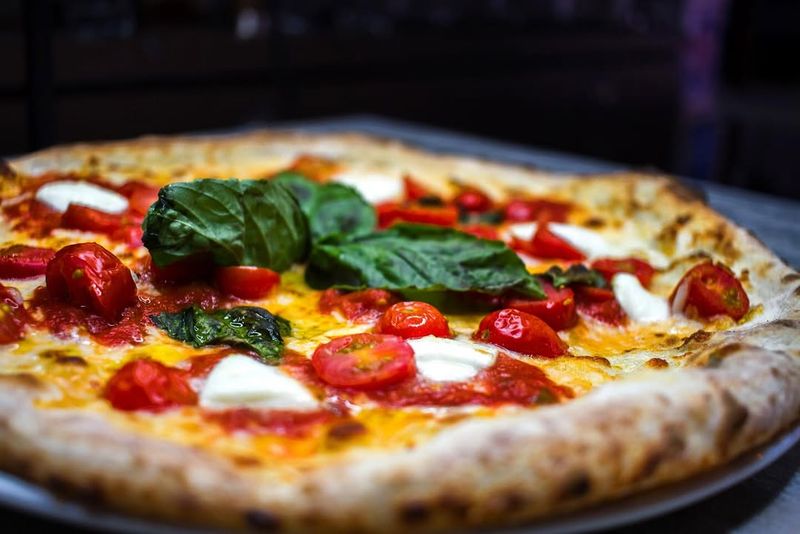 Numero 28 in Austin: Neapolitan Romance by the Slice