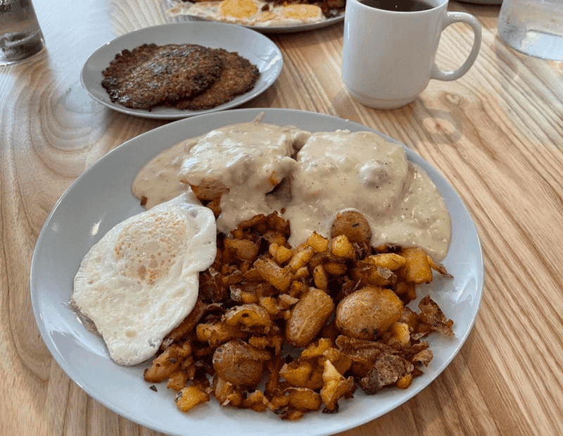 11 Ohio Restaurants Locals Swear Are Hidden Gems Worth Finding - Decor Hint The Sleepy Rooster – Chagrin Falls