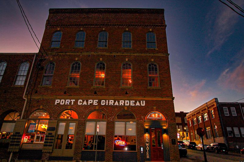 Port Cape Girardeau Restaurant