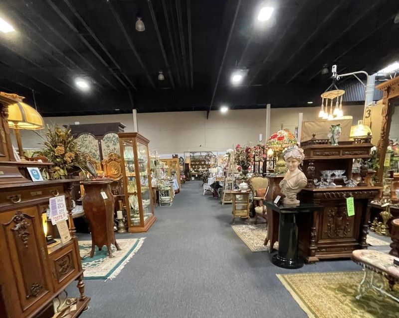 The Best Thrift And Antique Shops In Texas For Treasure Hunters - Decor Hint The Antique Mall Of Texas, Arlington