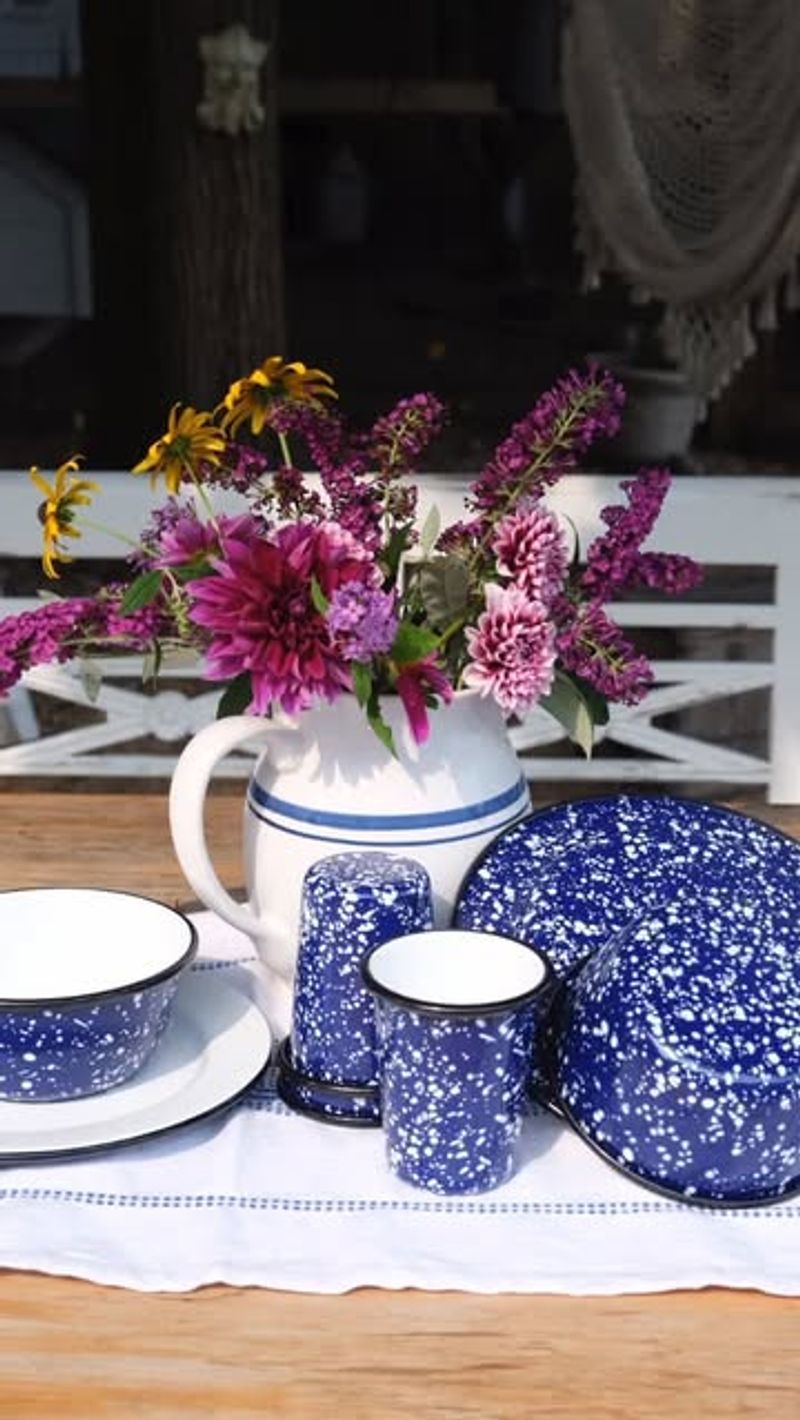 These 11 Louisiana Vintage Finds Are Selling Like Crazy - Decor Hint Vintage Enamelware