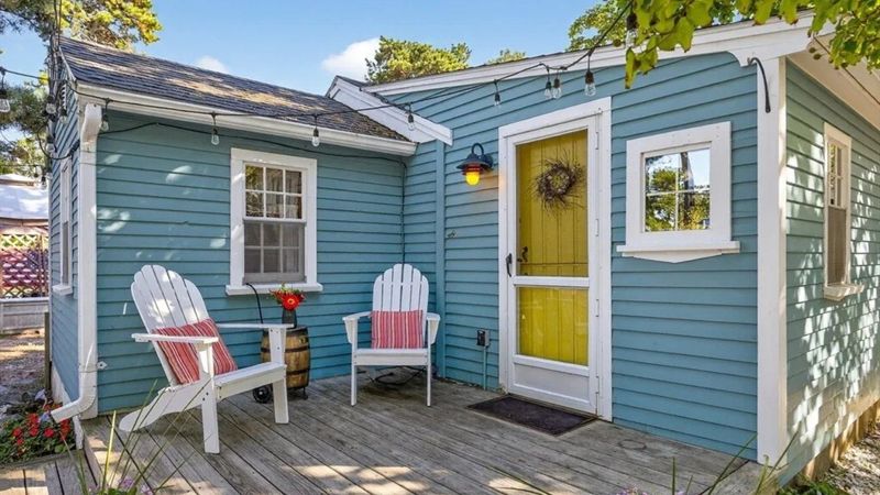 Exterior Features: Compact Coastal Living