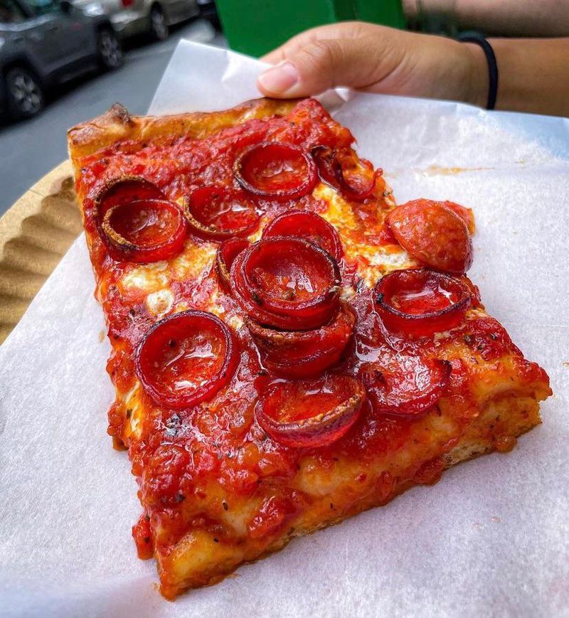 16 New York Food Spots Only Locals Rave About - Decor Hint Prince Street Pizza
