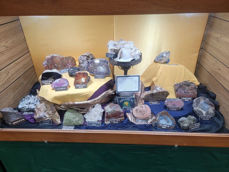 Northern California's Best Flea Markets For Rare Finds And Vintage Charm - Decor Hint Roseville Rock Rollers Gem and Mineral Show