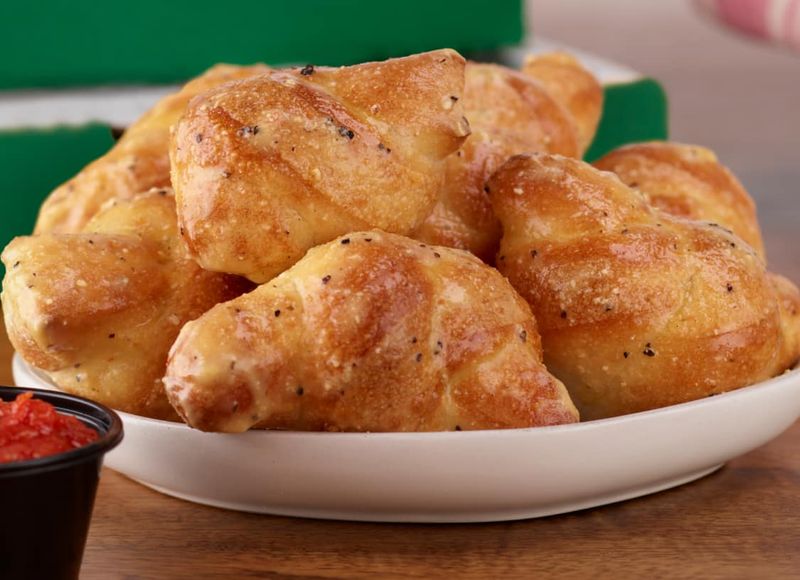 Insider Secrets To Make Your Papa Johns Order Bursting With Garlic Goodness - Decor Hint Try The Garlic Knots When Available