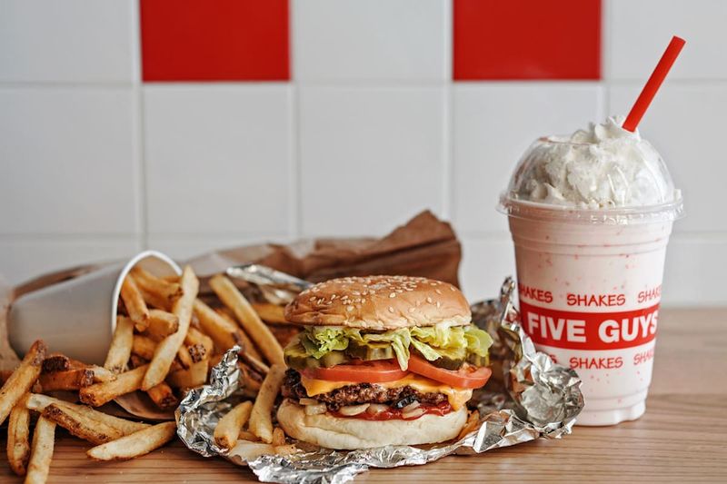 12 Must Try Burger Shacks In Raleigh That Locals Insist Are North Carolina's Finest - Decor Hint Five Guys