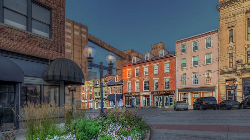 Experience Fall Magic In This Picturesque Illinois River Town - Decor Hint Charming Historic Downtown