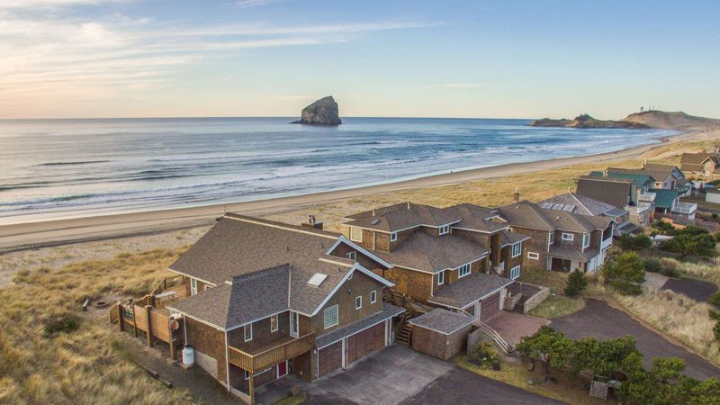 Beachside Oregon Cottages That Stay Stylish No Matter How Hard The Wind Blows - Decor Hint Pacific City's Dune-Nestled Hideaway