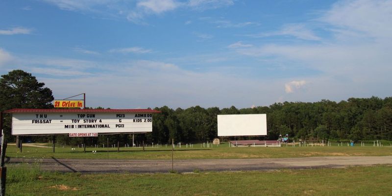 10 Missouri Drive-Ins Still Rolling Movies (And 4 That Shut Down) - Decor Hint 21 Drive-In, Van Buren