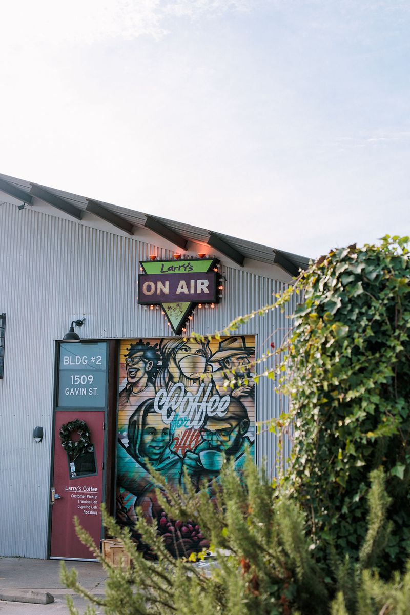 Larry's Roaster Café