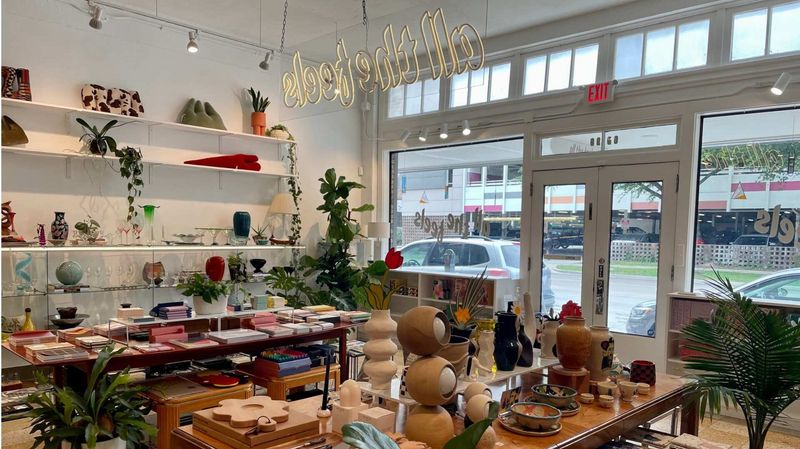 The Best Thrift And Antique Shops In Texas For Treasure Hunters - Decor Hint Midtown Modern, Houston