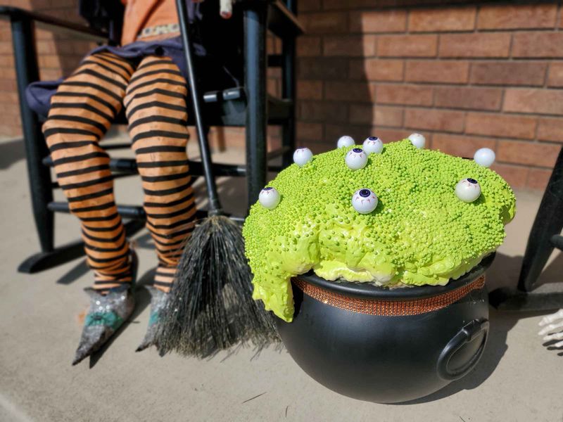 Massachusetts Celebrates With 19 Magical Halloween Displays Neighbors Love - Decor Hint Cauldron With Bubbling Brew