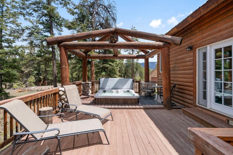 The Sunny Breakfast Nooks In Colorado Cabins Where Mornings Feel Extra Cozy - Decor Hint Deck-Adjacent Indoor Nook