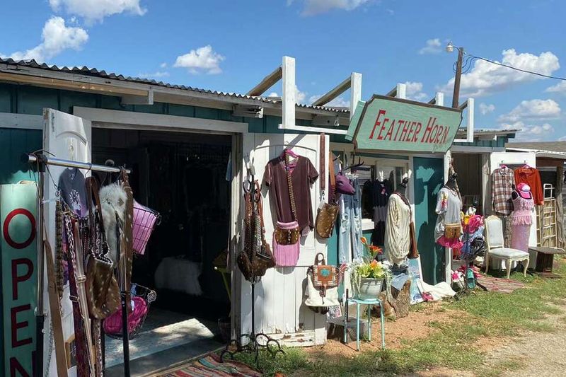 13 Texas Handmade Art Fairs Full Of Local Flavor Craftsmanship And Community - Decor Hint Fredericksburg Trade Days