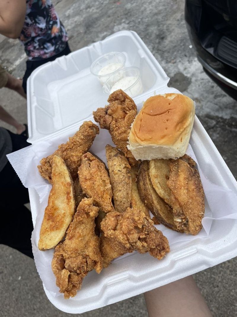 These Cozy North Carolina Diners Serve The Crispiest Fried Chicken - Decor Hint J & J Food Mart, Winston-Salem