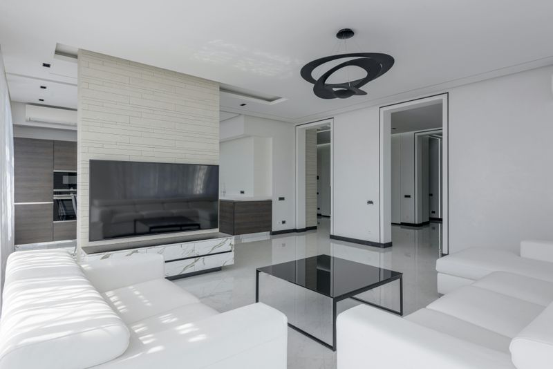 28 Secrets Of People Who Always Have A Stylish, Put-Together Home - Decor Hint White Walls Reflect Light