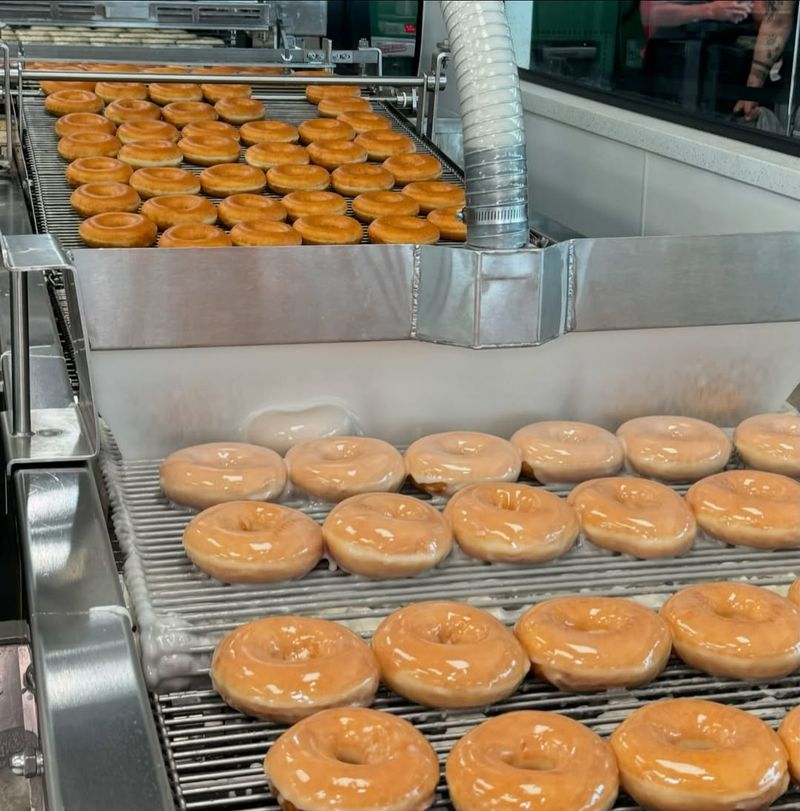 Where To Find The Most Irresistible Donuts Across Illinois - Decor Hint Krispy Kreme - Various Locations