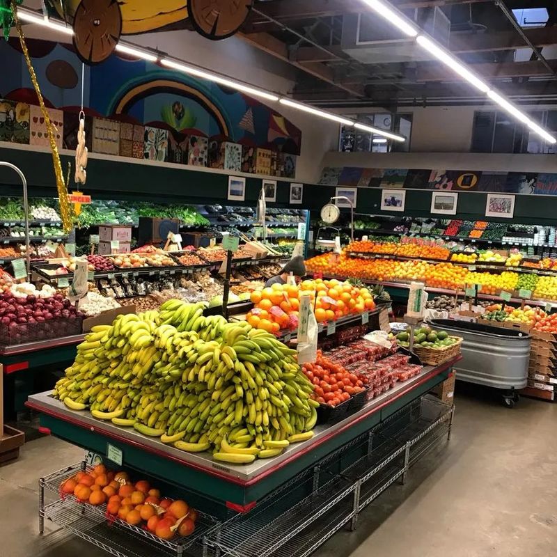 California Grocery Stores Known For Fresh Vegetables And Crisp Greens - Decor Hint Rainbow Grocery Cooperative
