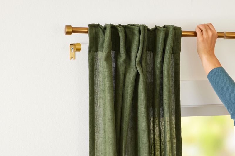 How To Hang The Curtain