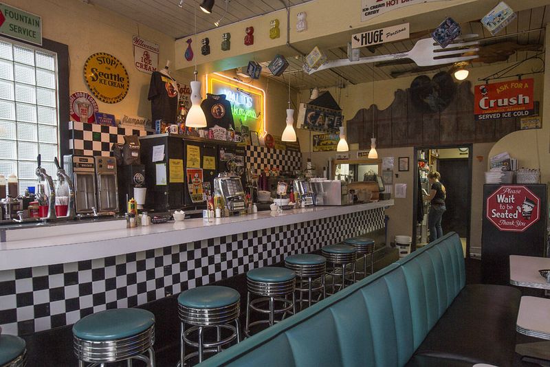 12 Washington Diners Serving The Pacific Northwest's Coziest Plates - Decor Hint Luna Park Café – West Seattle