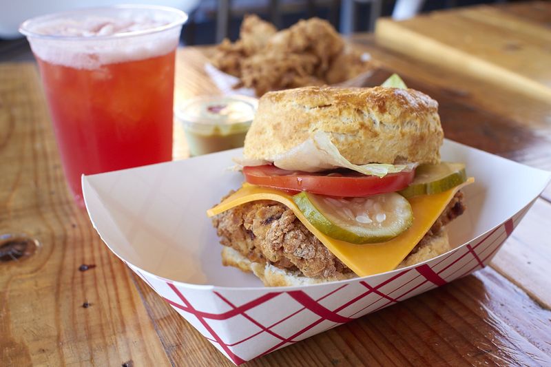 12 Illinois Restaurants Proving Fried Chicken Is Still King - Decor Hint Leghorn Chicken