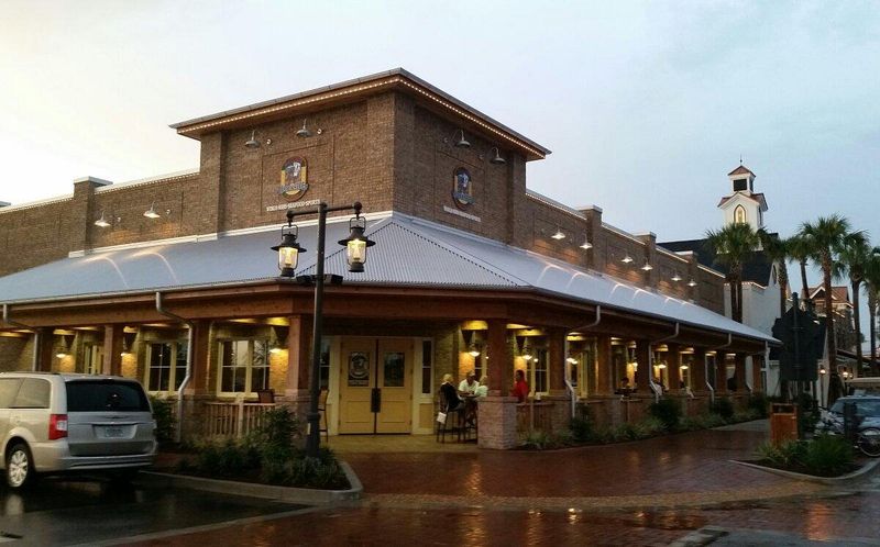 Gators Dockside BBQ & Grill