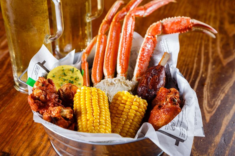10 Oklahoma Lobster Roll Spots You'll Be Surprised To Find - Decor Hint Pearl's Oyster Bar (Oklahoma City)