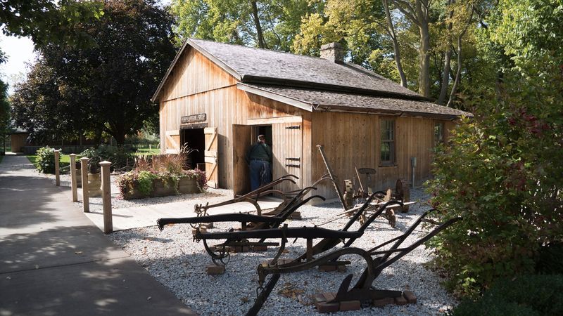 Once-Peaceful Illinois Towns Now Overwhelmed By Tourists - Decor Hint Grand Detour: Where John Deere Changed Farming Forever