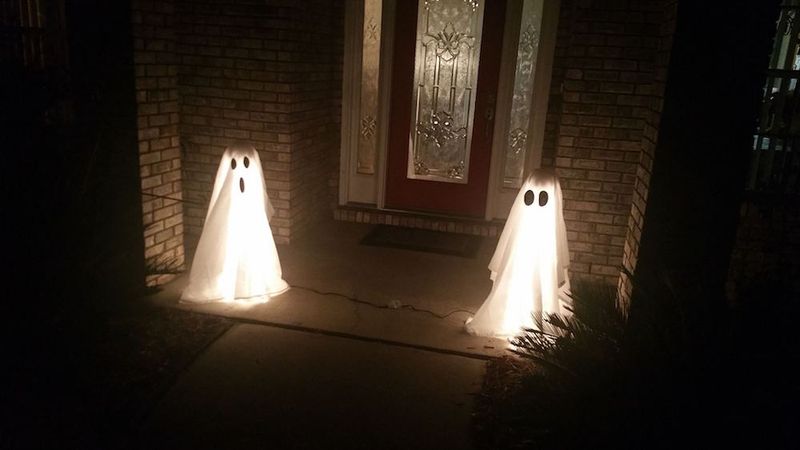 Massachusetts Celebrates With 19 Magical Halloween Displays Neighbors Love - Decor Hint Glowing Ghost Pathway