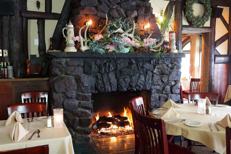 Charming Small-Town Restaurants In New Jersey Locals Love To Keep Secret - Decor Hint The Clinton House (Hunterdon County)