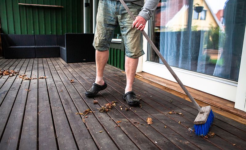14 Maryland Homes With Design Features Owners Now Regret Choosing - Decor Hint Expansive Decks Without Considering Maintenance
