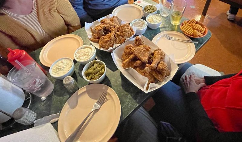 10 Old-School Indiana Buffets That Never Left The '80s - Decor Hint Stone's Family Restaurant - Millhousen