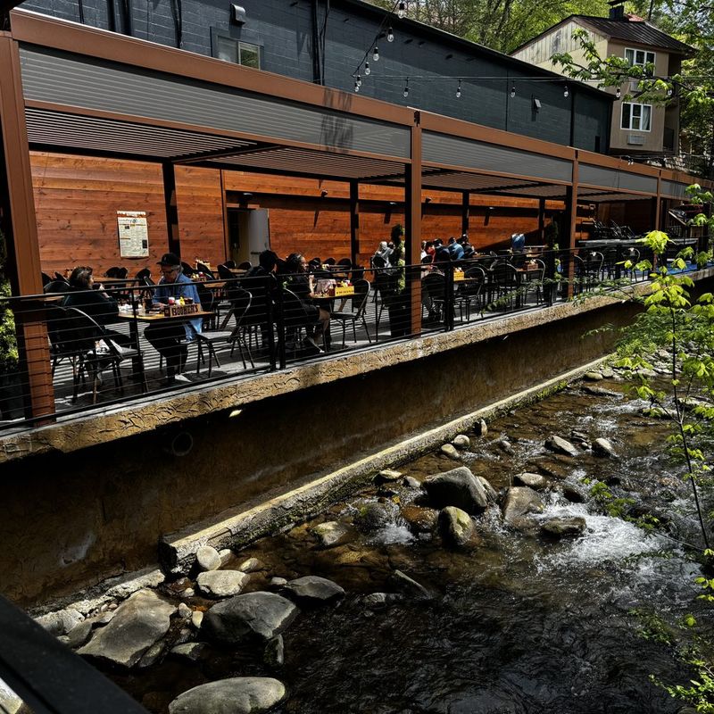 12 Tennessee Waterfront Restaurants So Beautiful The Meal's Just A Bonus - Decor Hint Riverside Grillhouse