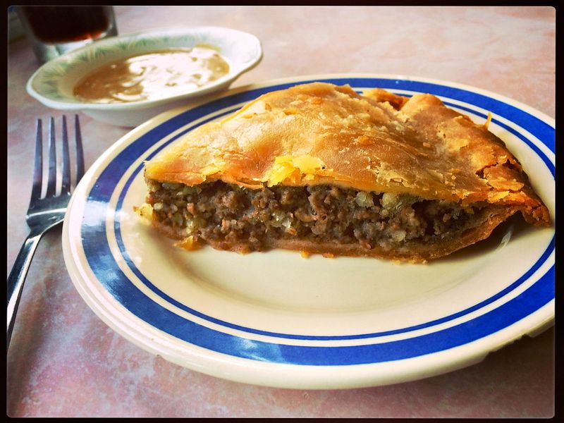 16 Massachusetts Breakfast Spots Locals Can't Stop Raving About - Decor Hint Al's Diner - Chicopee