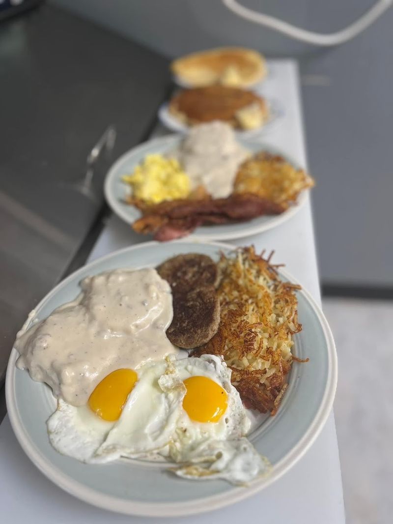 Gale 'n' Dale's, The Twin Brothers' Dueling Kitchen Phenomenon