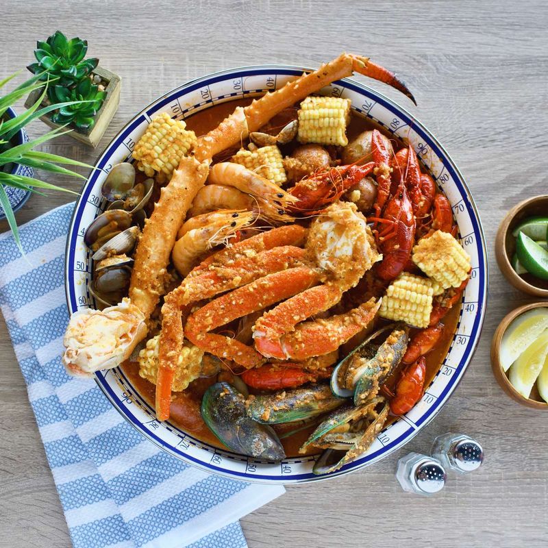 California King Crab Spots That Don't Need The Hype To Pack The House - Decor Hint The Lobster Trap - San Diego