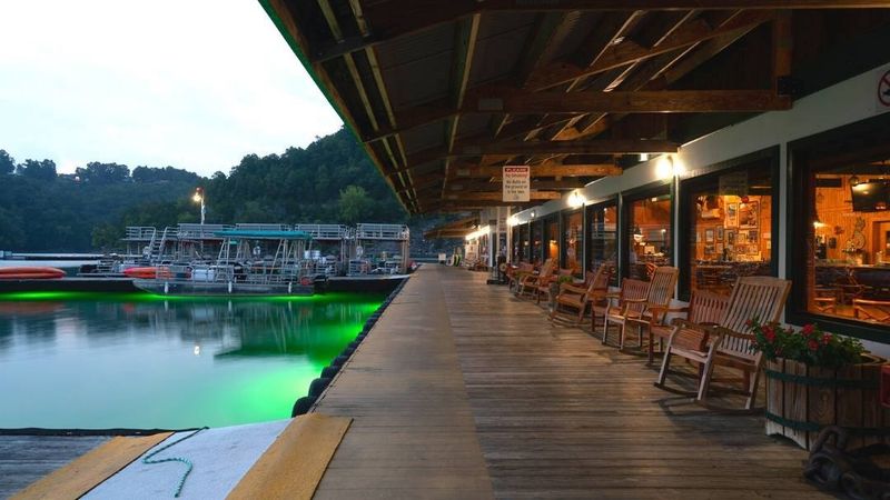 12 Tennessee Waterfront Restaurants So Beautiful The Meal's Just A Bonus - Decor Hint Sunset Marina Restaurant