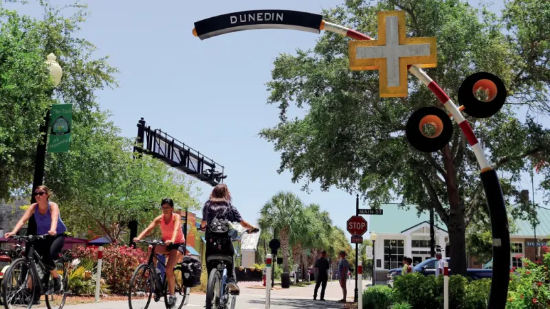 Great Places To Visit In Florida For Solo Women Travelers - Decor Hint Dunedin