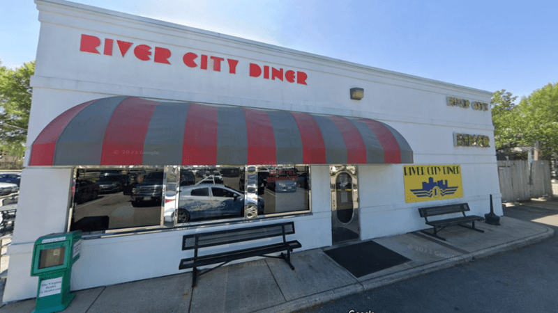 11 Timeless Virginia Restaurants That Prove Great Food Doesn't Have To Be Pricey - Decor Hint River City Diner