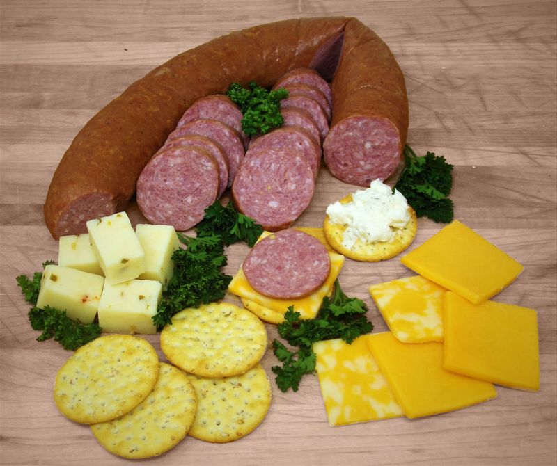 11 Retro Pennsylvania Dishes That Screamed '80s Childhood - Decor Hint Ring Bologna With Cheese Cubes And Ritz Crackers
