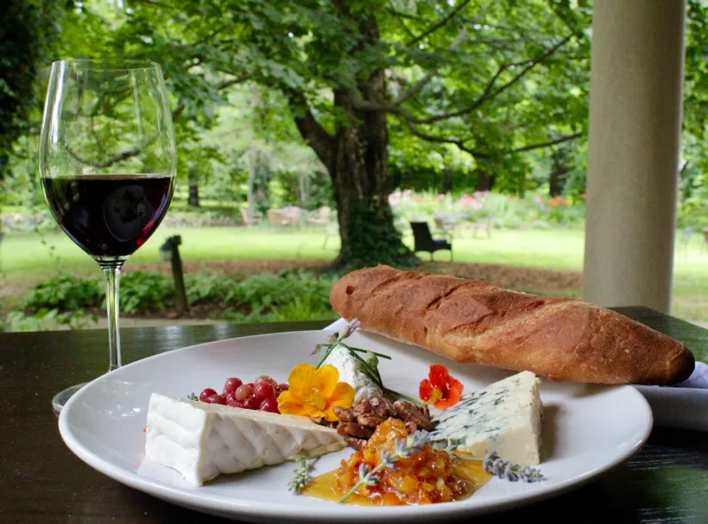 Holly Hill Inn