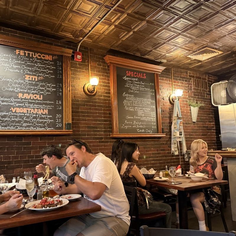 Boston Restaurants That Feel Like Family Gatherings - Decor Hint Giacomo's Ristorante